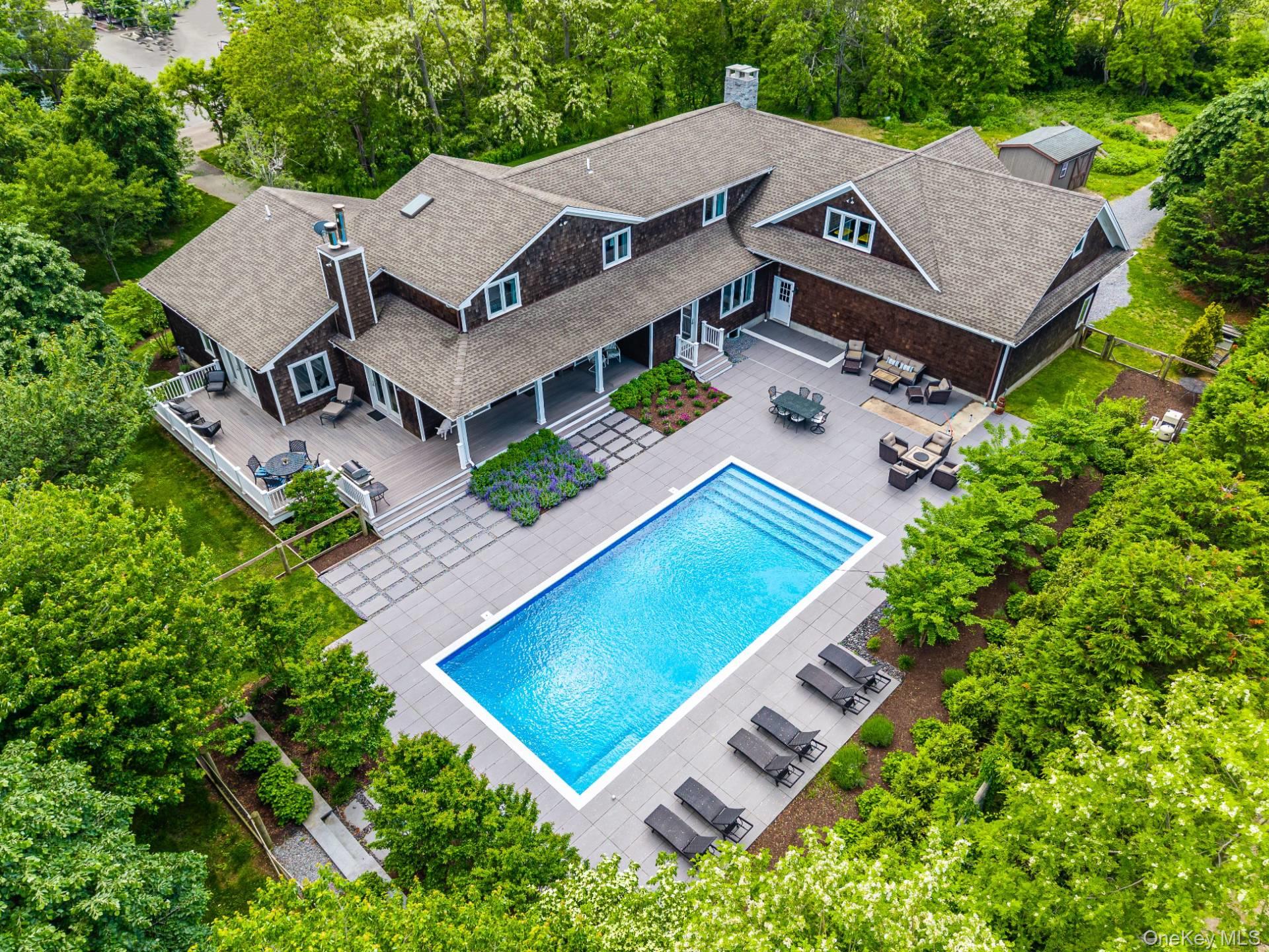 12950 Oregon Road, Cutchogue NY 11935