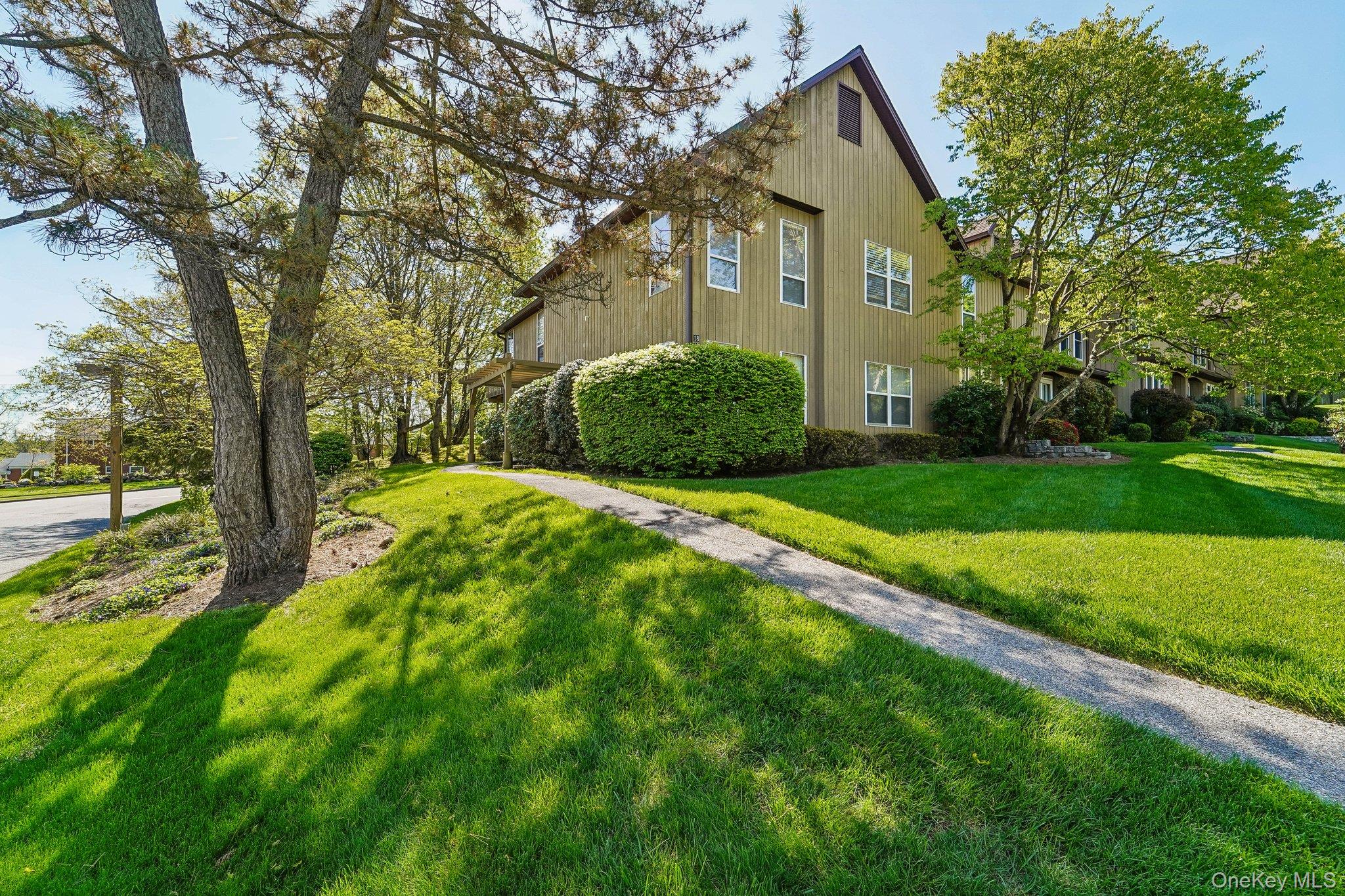 18 BROOKE HOLLOW Lane, Peekskill NY 10566