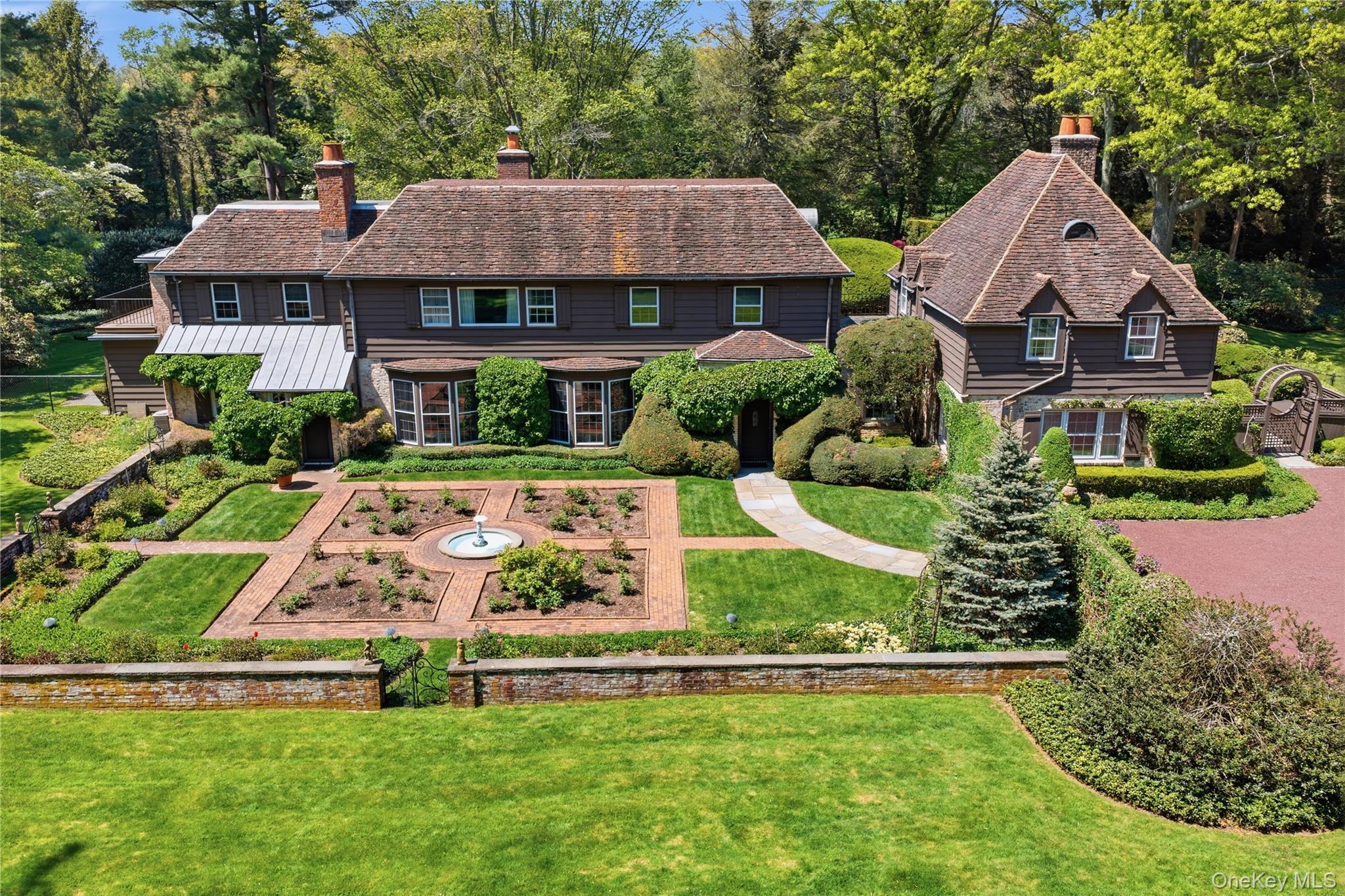 285 Piping Rock Road, Locust Valley NY 11560