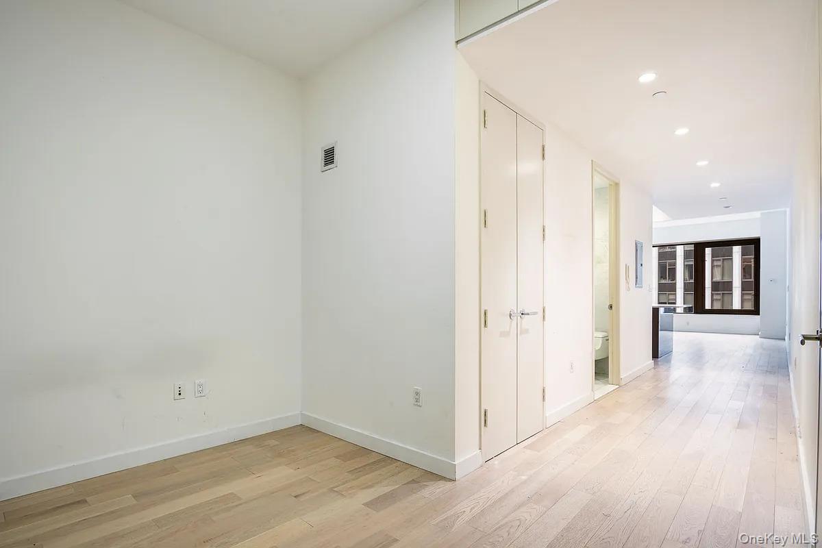 75 Wall Street Unit 24D, Manhattan NY 10005