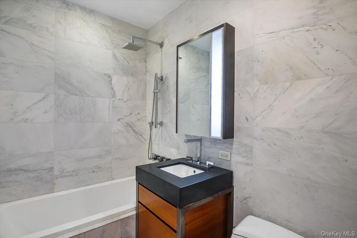 75 Wall Street Unit 24D, Manhattan NY 10005