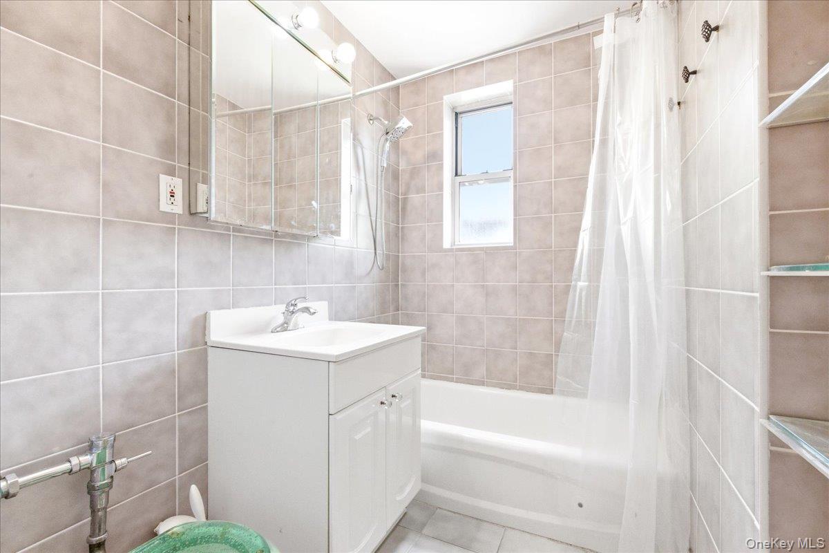 65-45 Yellowstone Boulevard Unit 2A, Forest Hills NY 11375
