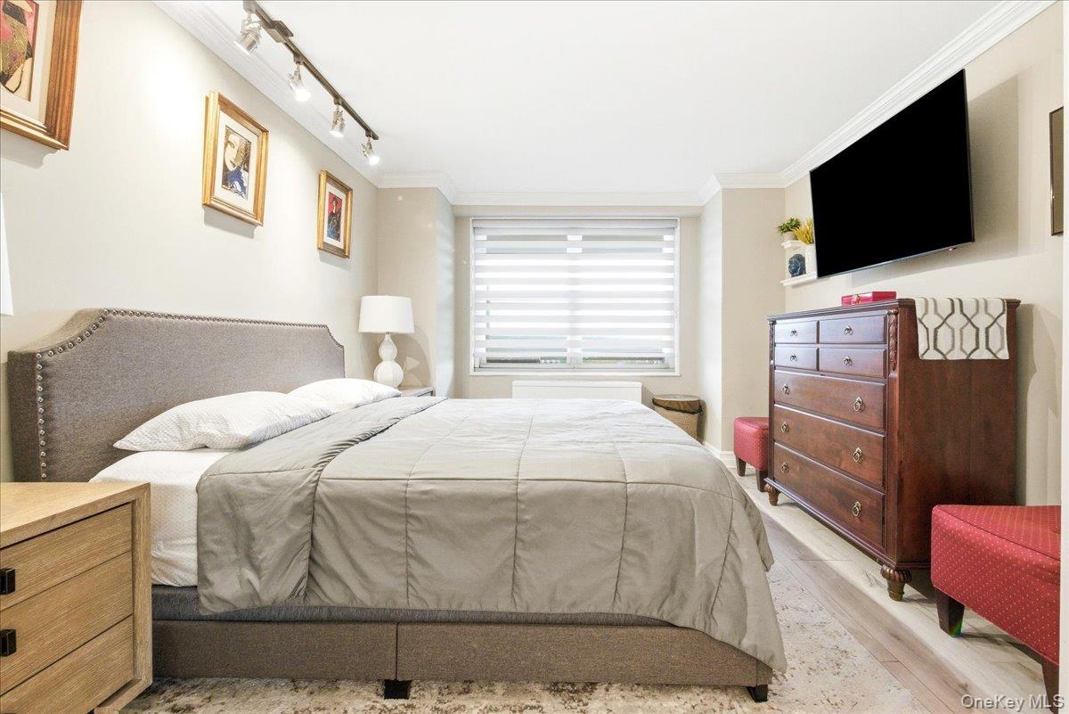 70-25 Yellowstone Boulevard Unit 9J, Forest Hills NY 11375