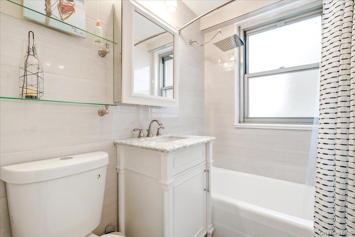 70-25 Yellowstone Boulevard Unit 9J, Forest Hills NY 11375