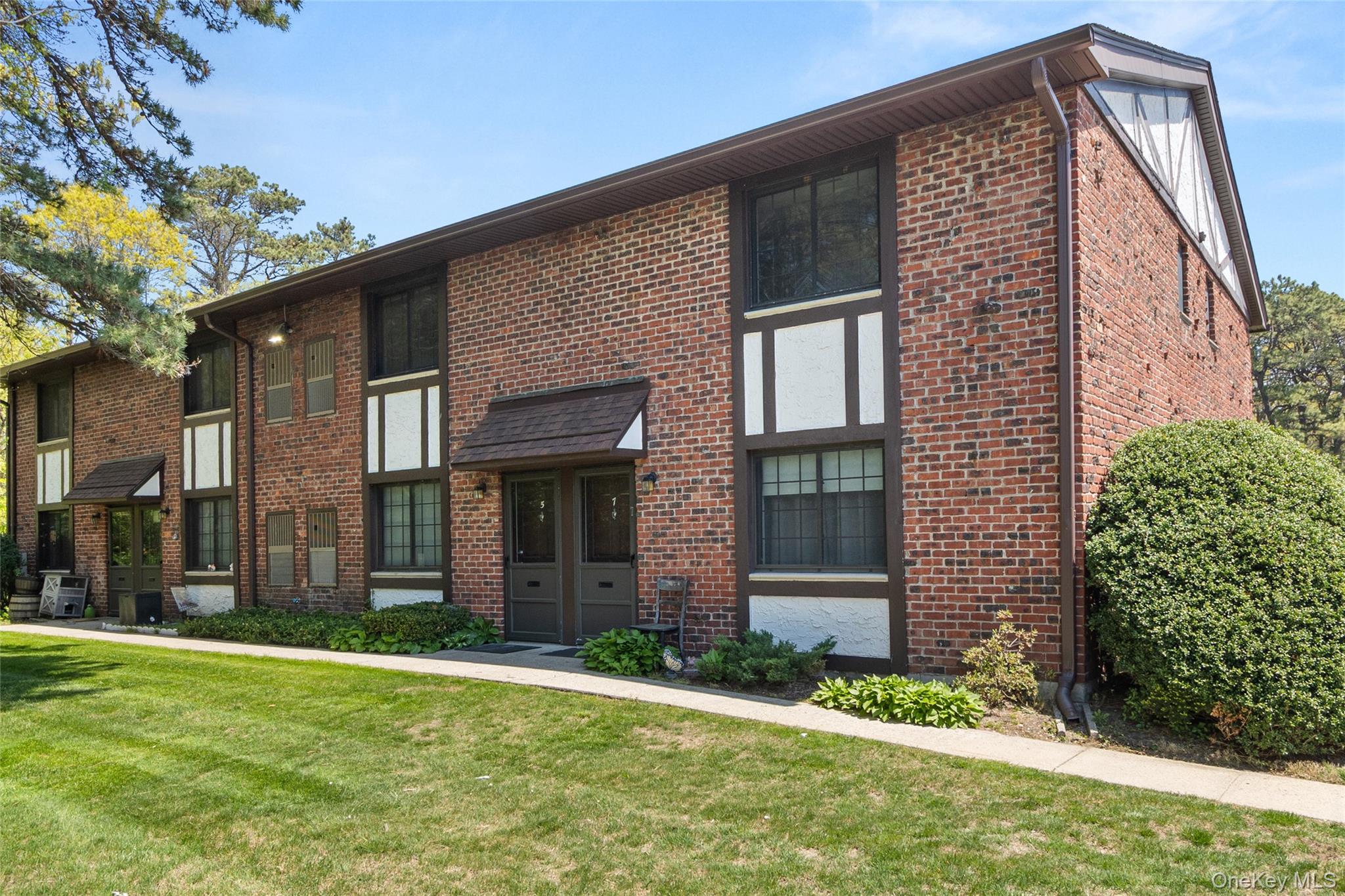 5 Pinebrook Place Unit 5, Bay Shore NY 11706