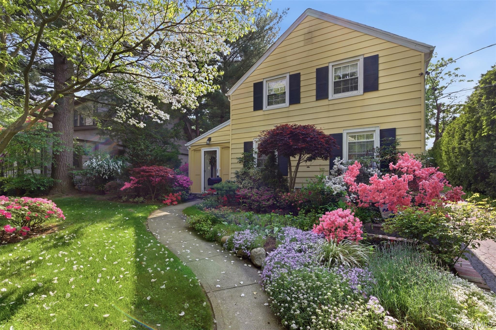 47 Onderdonk Avenue, Manhasset NY 11030