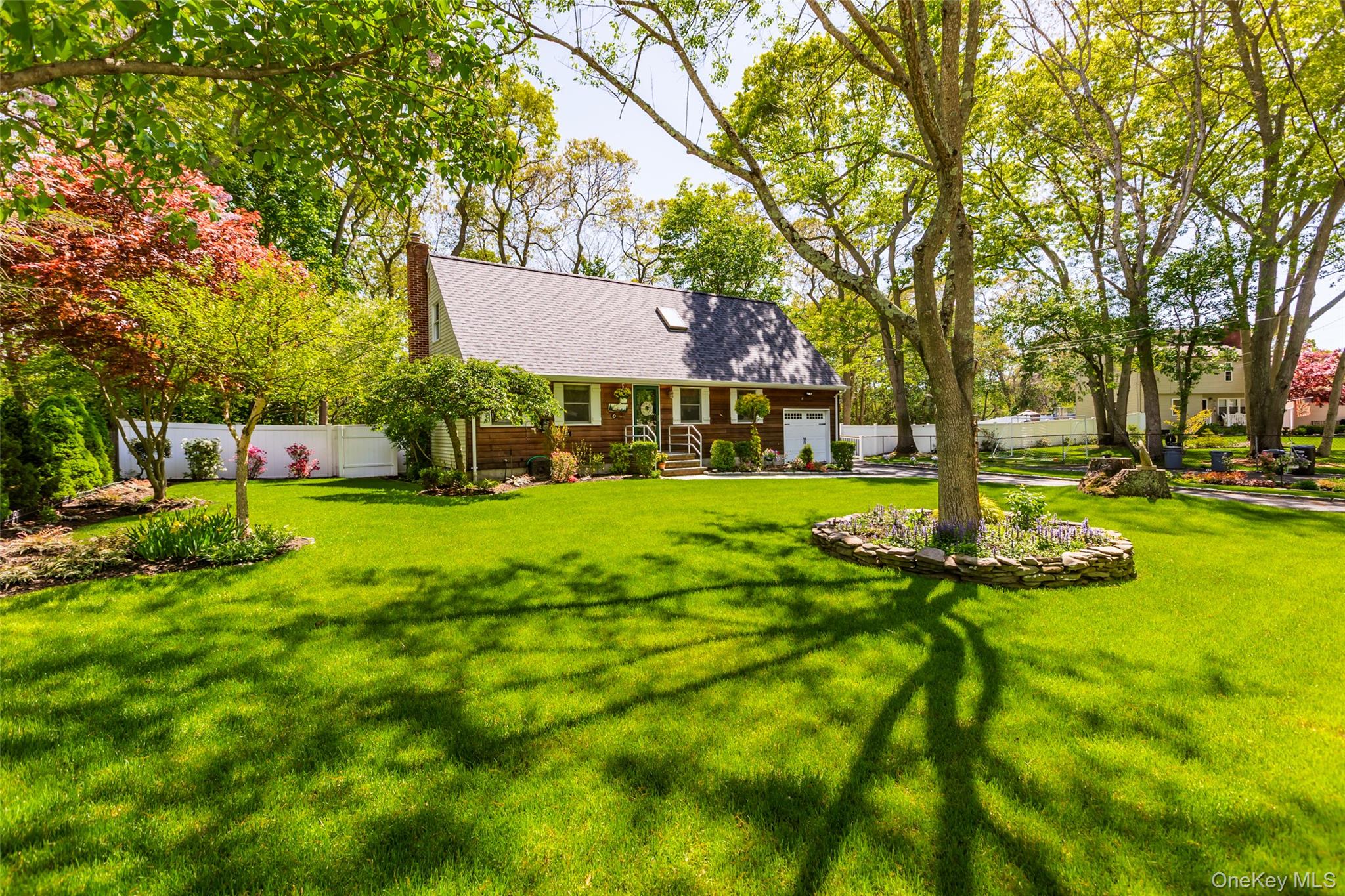 8 Loretta Court, Coram NY 11727