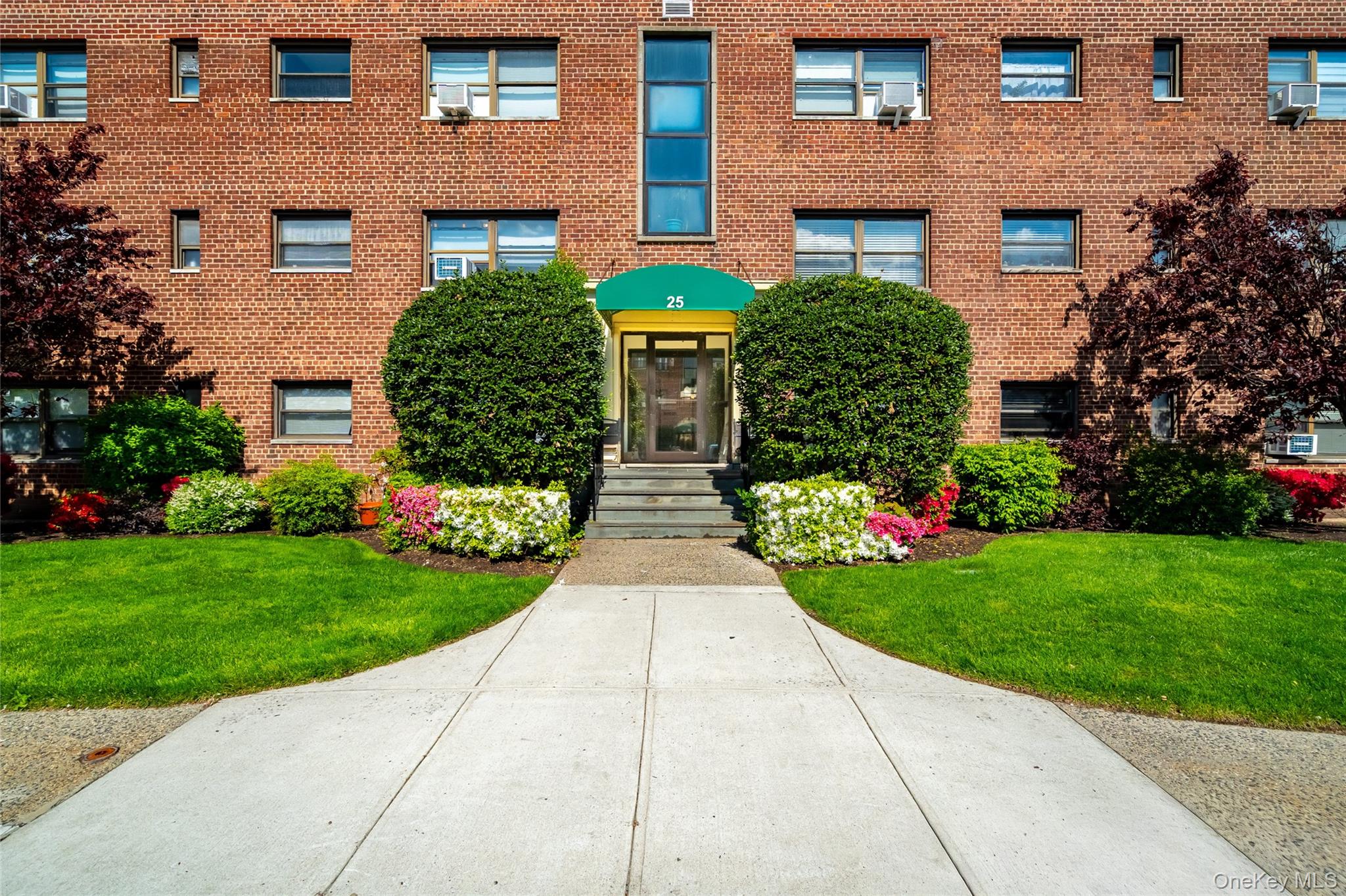25 Shady Glen Court Unit 2C, New Rochelle NY 10805