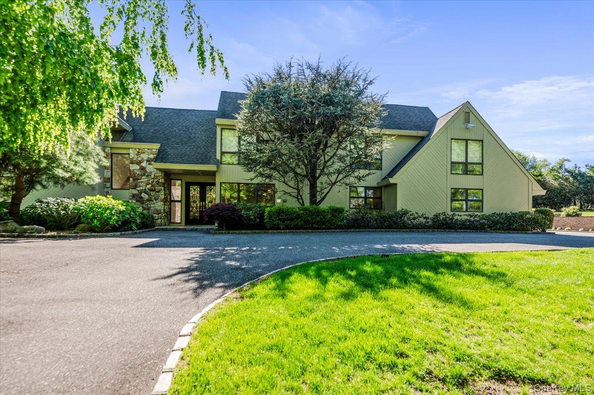 5 Twin Ponds Street, Great Neck NY 11024