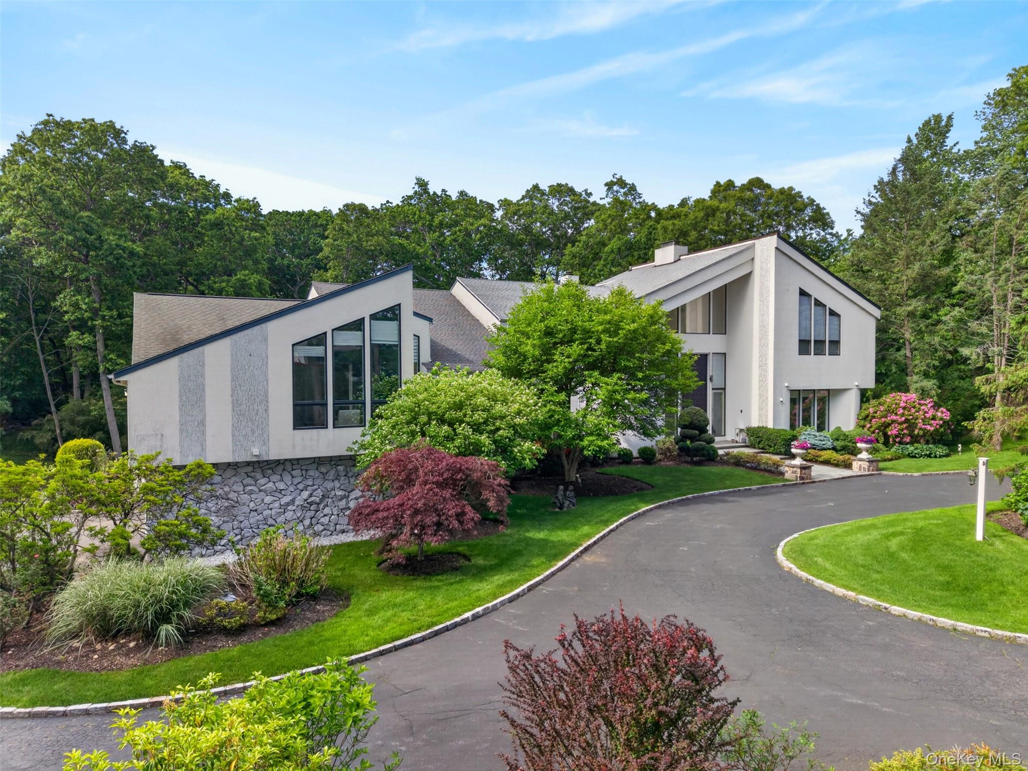 80 Tall Oak Crescent, Syosset NY 11791