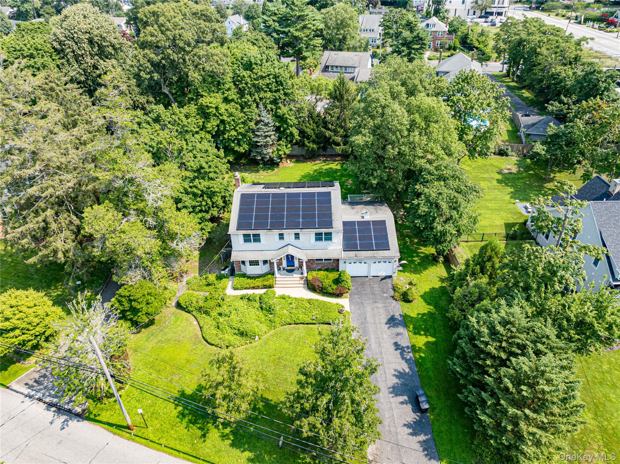 220 Windsor Avenue, Brightwaters NY 11718
