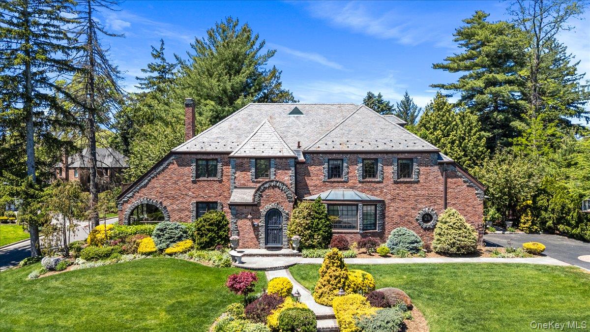79 Aldershot Lane, Manhasset NY 11030