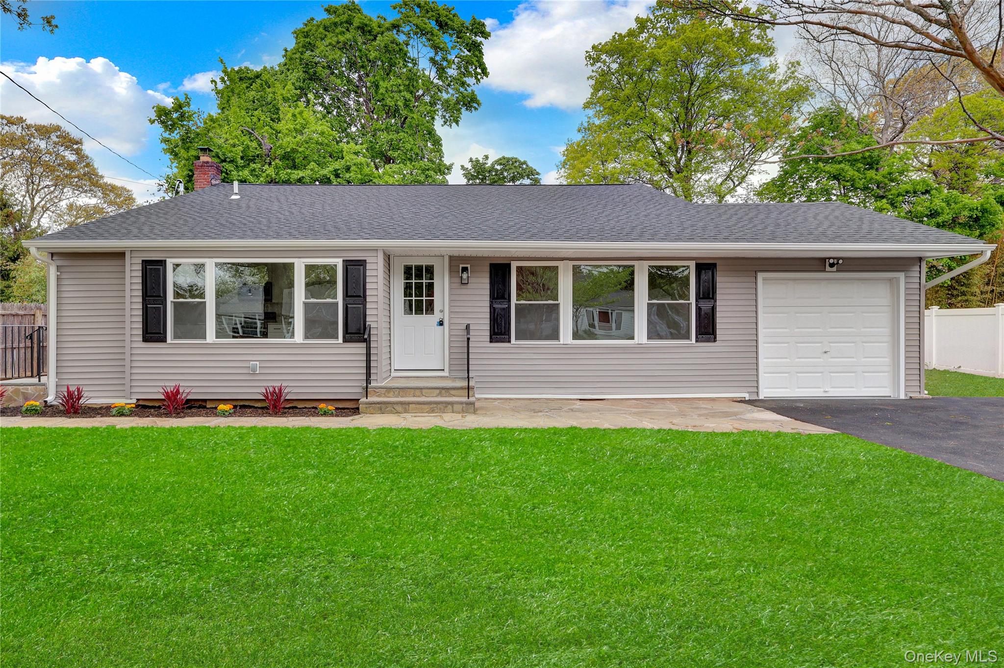 15 Glenwood Lane, Huntington NY 11743