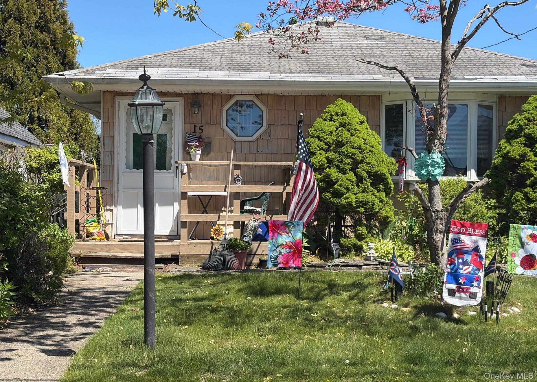 15 E Jackson Avenue, Babylon NY 11702