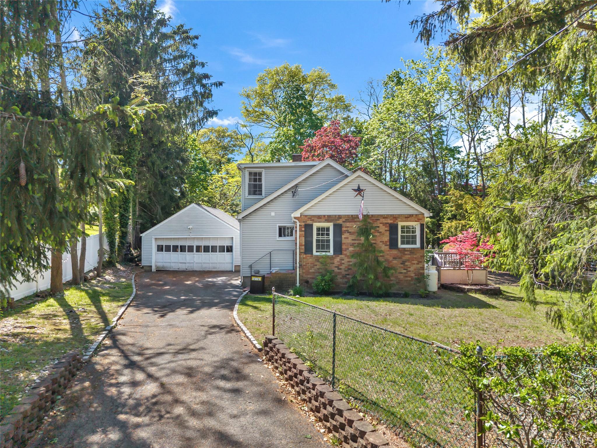 5 Windsor Lane, East Northport NY 11731