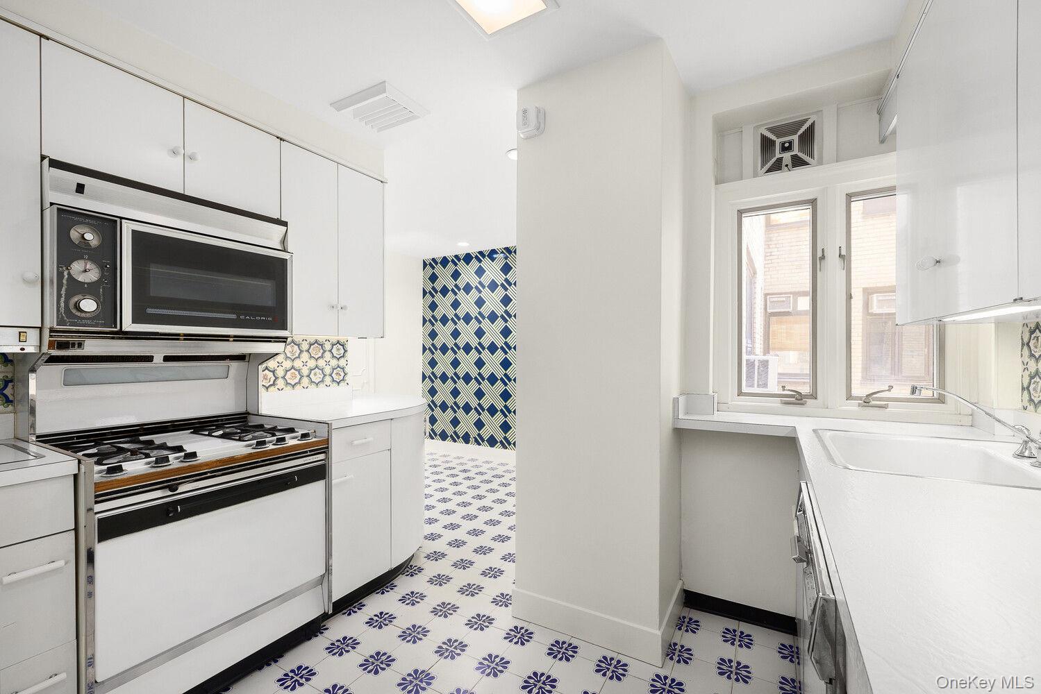2 SUTTON Place S Unit 2D, Manhattan NY 10022