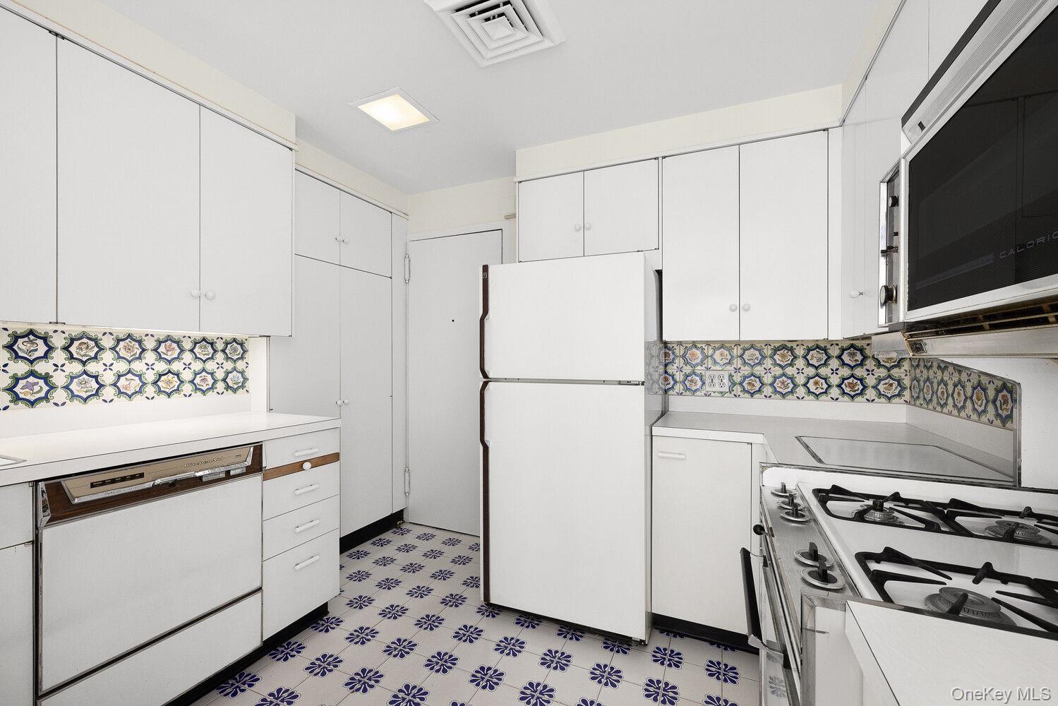 2 SUTTON Place S Unit 2D, Manhattan NY 10022