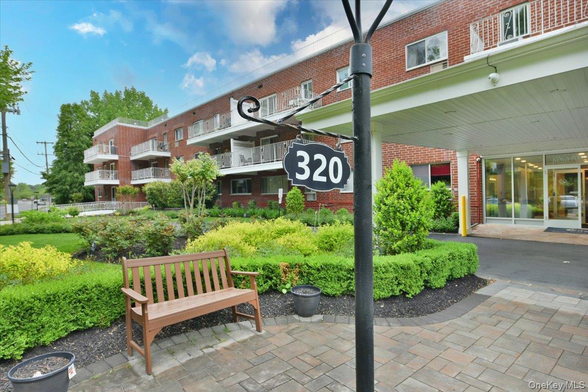 320 East Shore Road Unit 15A, Great Neck NY 11023
