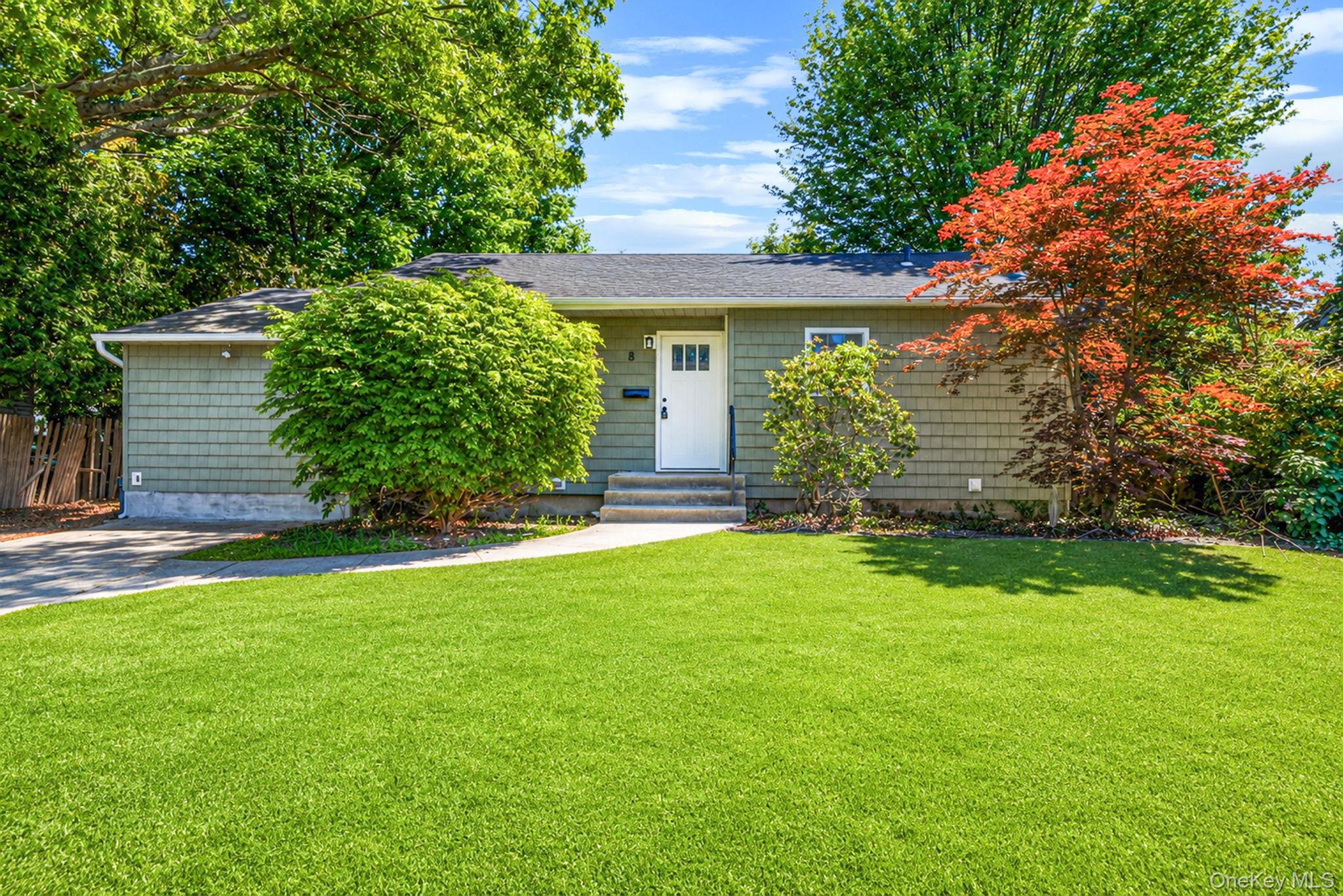 8 Wood Haven Place, East Northport NY 11731