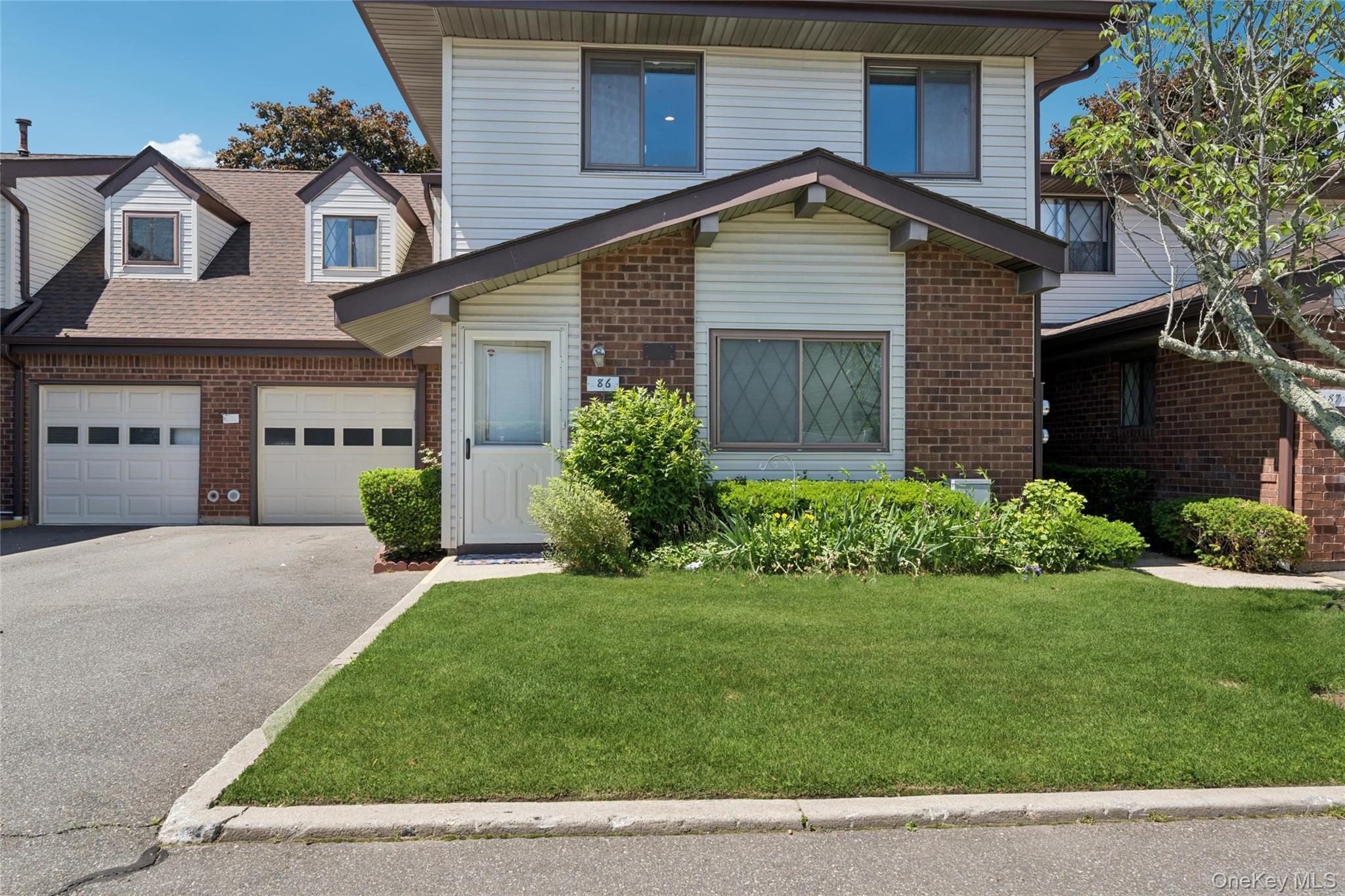 86 W Cambridge Drive W Unit 86, Copiague NY 11726