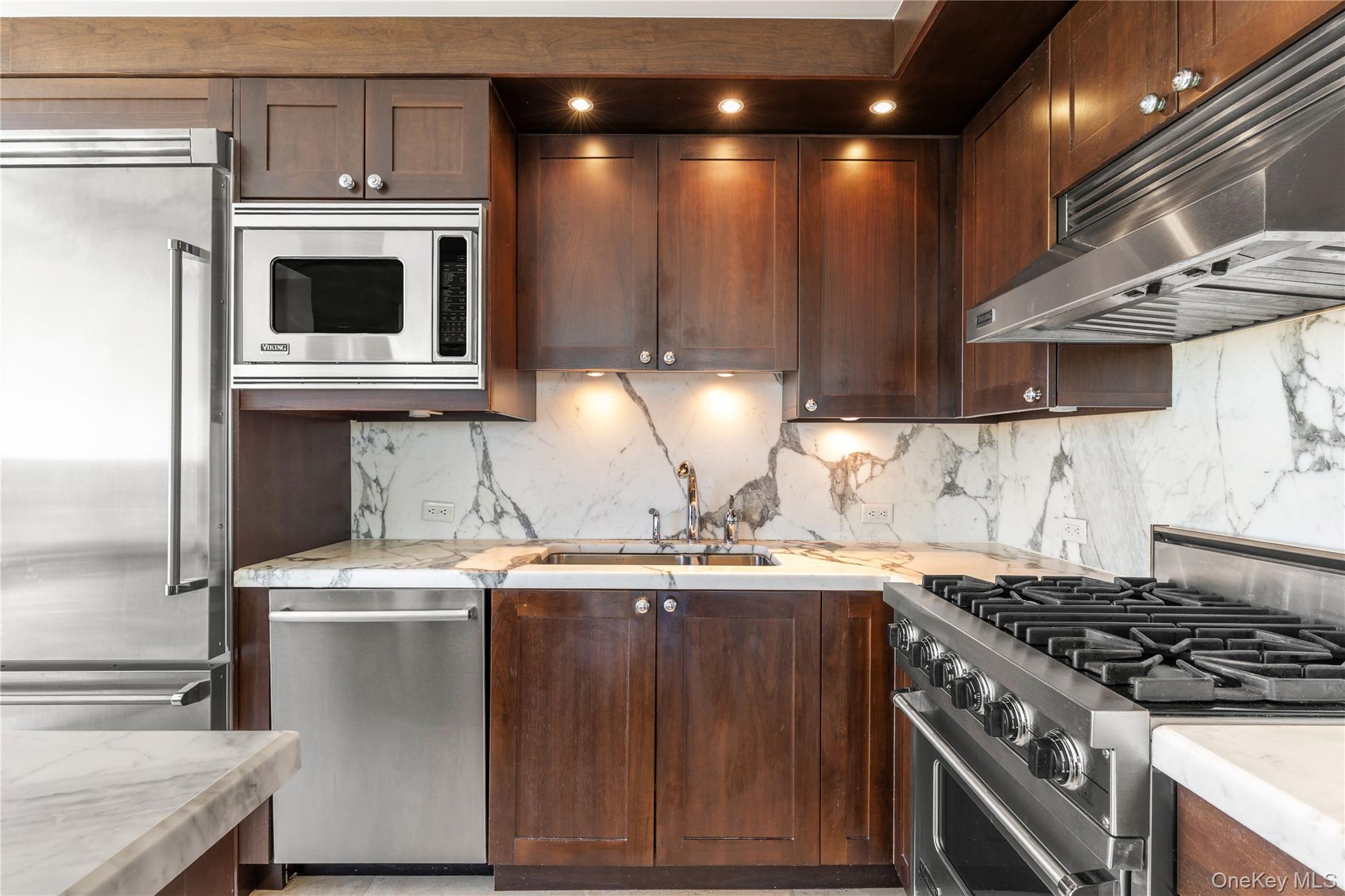 1 Renaissance Square Unit 33G (V7G), White Plains NY 10601