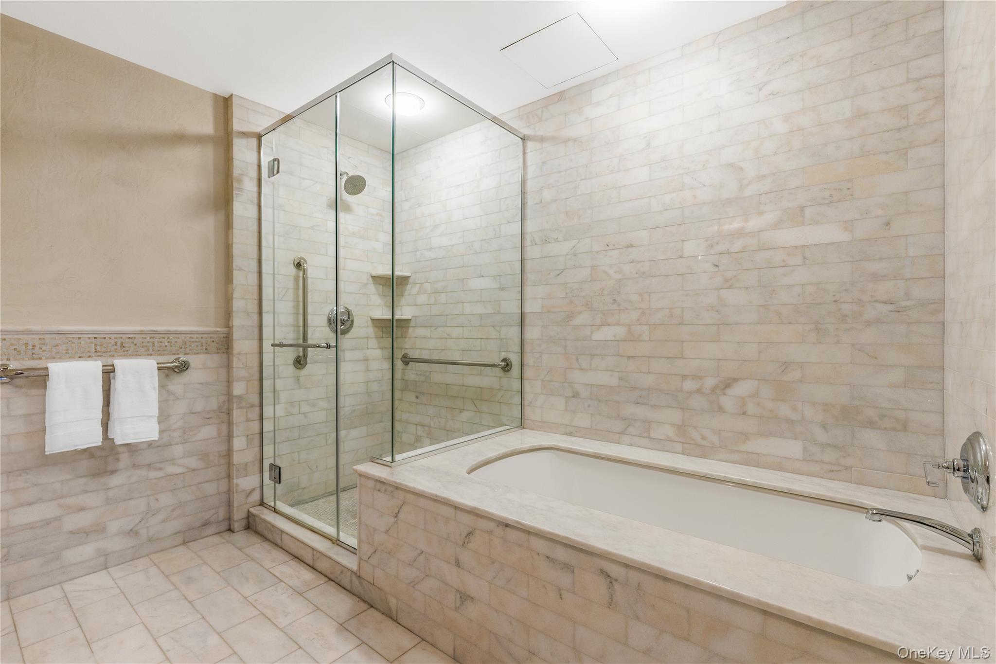 1 Renaissance Square Unit 33G (V7G), White Plains NY 10601