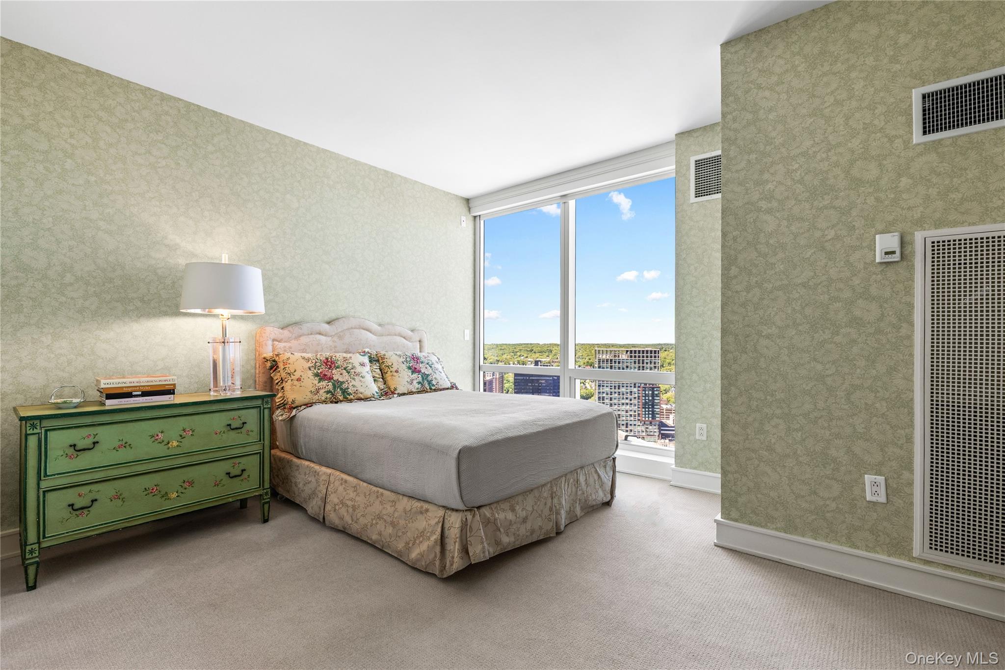 1 Renaissance Square Unit 33G (V7G), White Plains NY 10601