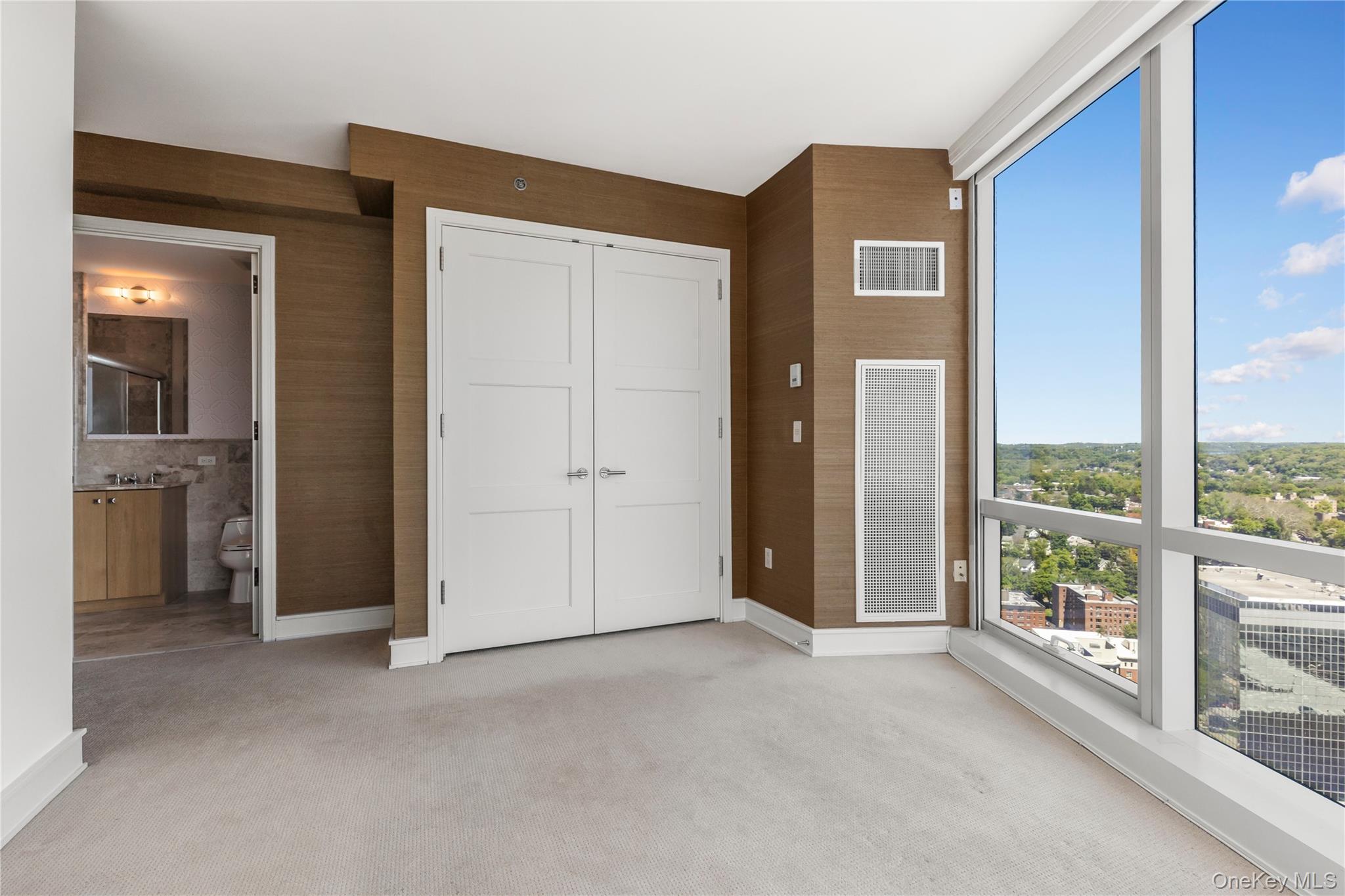 1 Renaissance Square Unit 33G (V7G), White Plains NY 10601