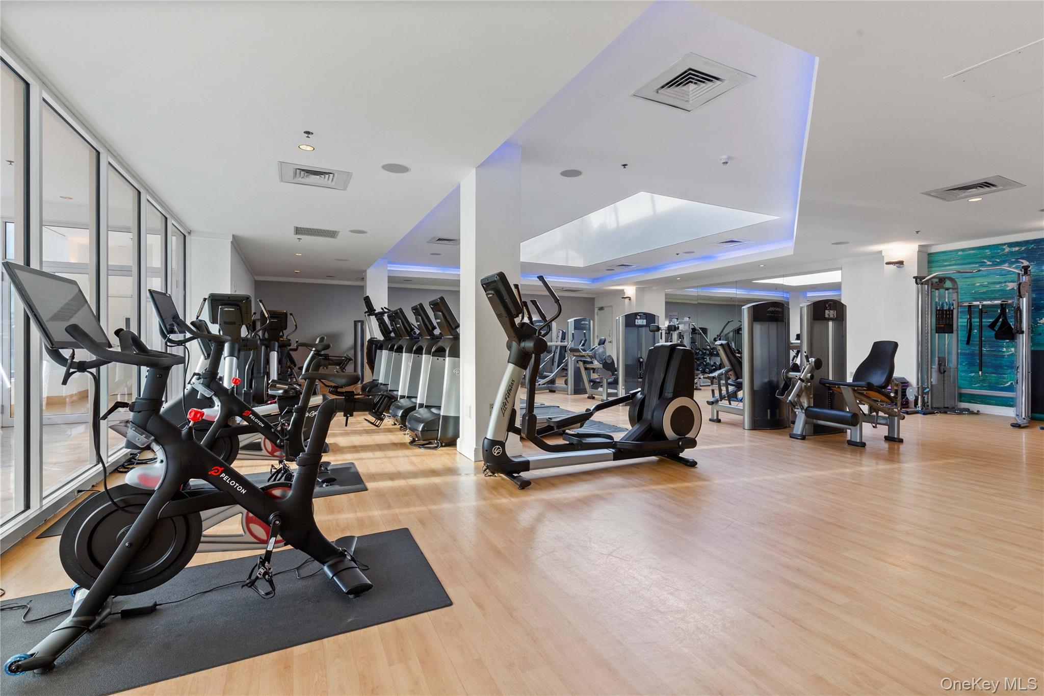 1 Renaissance Square Unit 33G (V7G), White Plains NY 10601