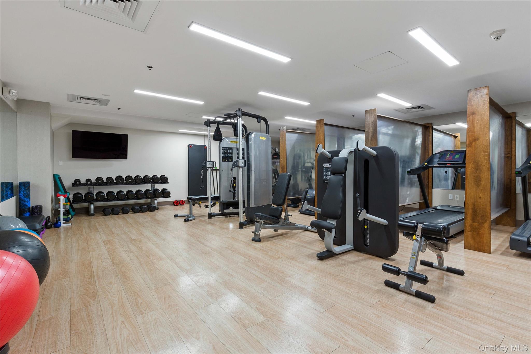 1 Renaissance Square Unit 33G (V7G), White Plains NY 10601