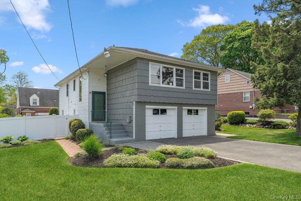 28 Satinwood Road, Bayville NY 11709