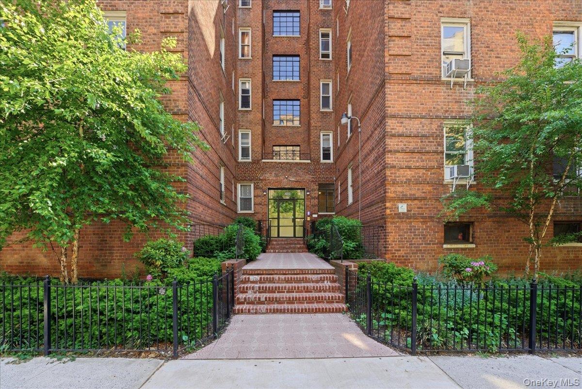 2080 Barnes Avenue Barnes Avenue Unit 3B, Bronx NY 10462