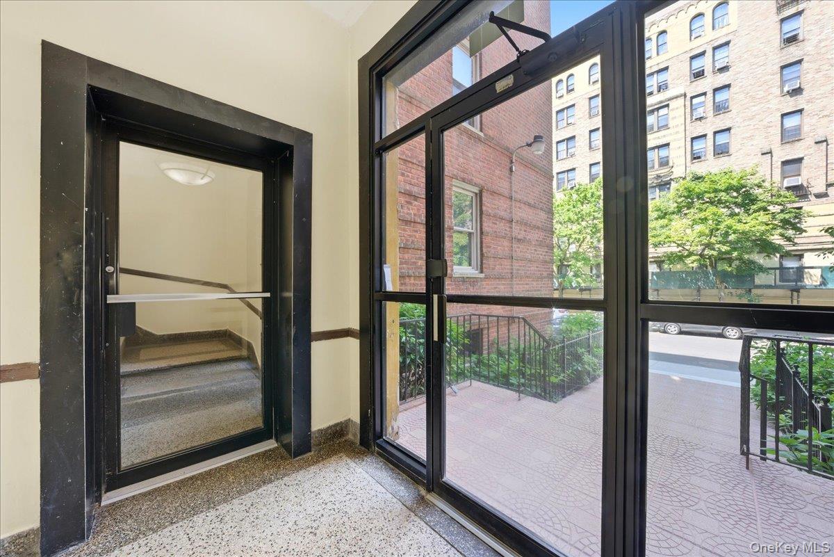 2080 Barnes Avenue Barnes Avenue Unit 3B, Bronx NY 10462