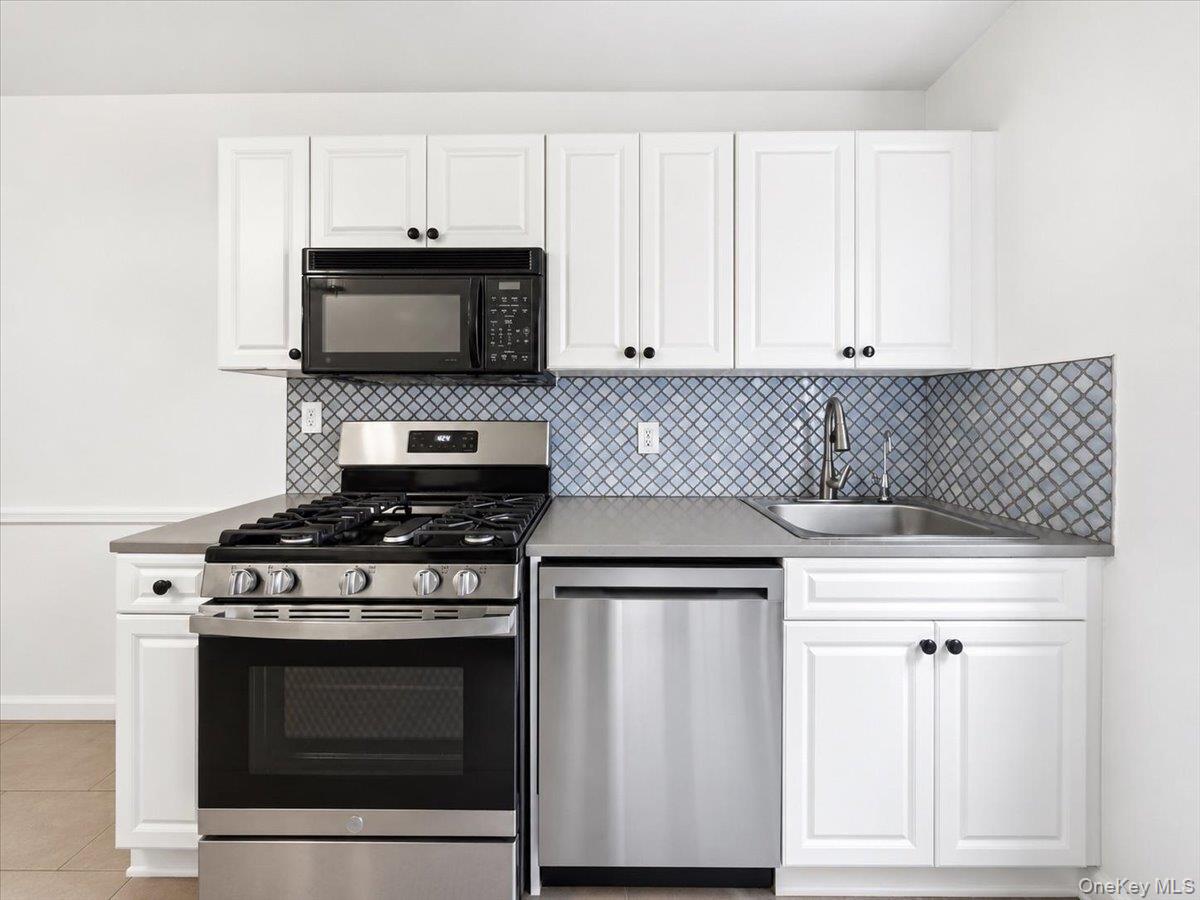 2080 Barnes Avenue Barnes Avenue Unit 3B, Bronx NY 10462
