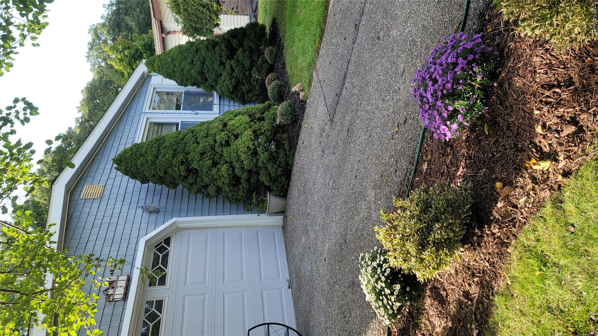 131 Village Circle W, Manorville NY 11949