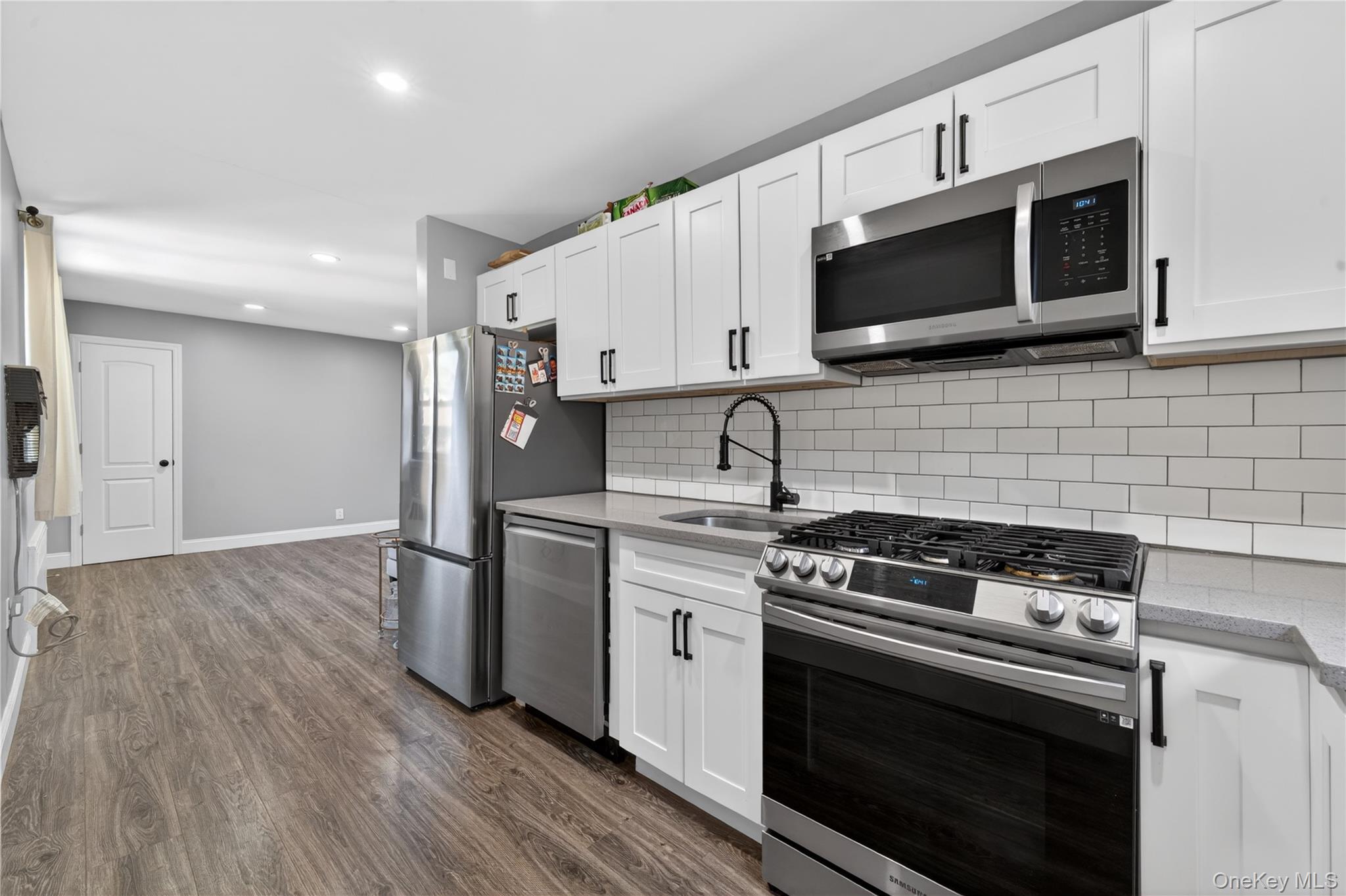 56-21 Douglastion Parkway Unit Upper, Douglaston NY 11362