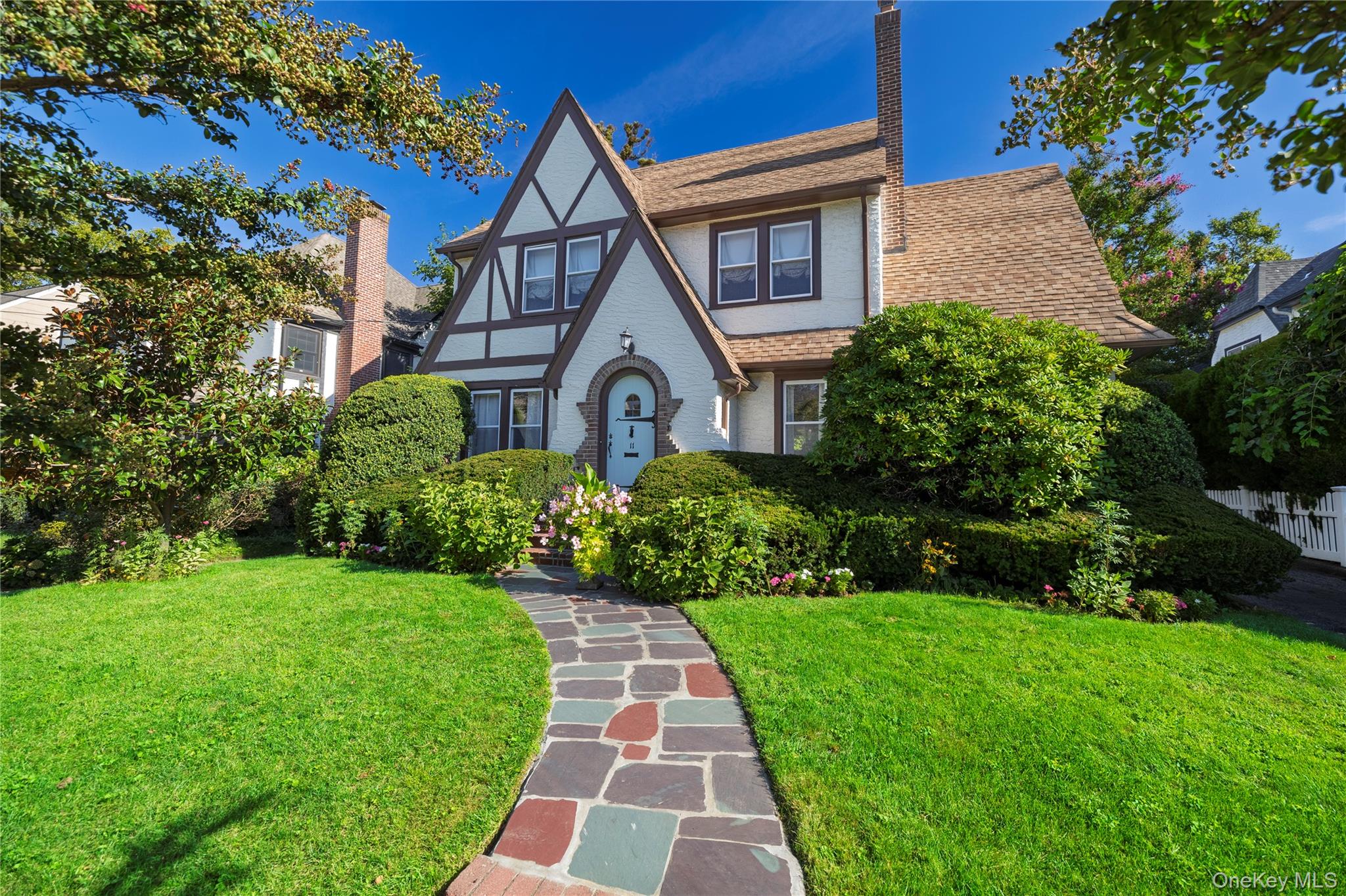 11 DeMott Avenue, Rockville Centre NY 11570