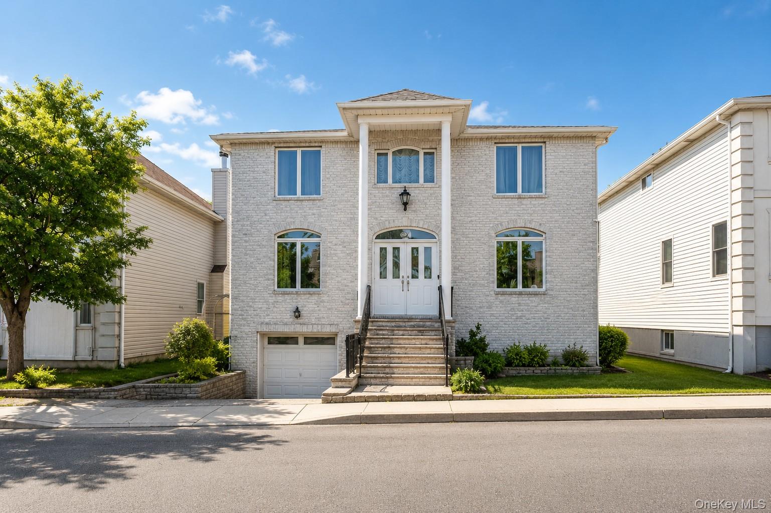 34 Putters Ct, Staten Island NY 10301