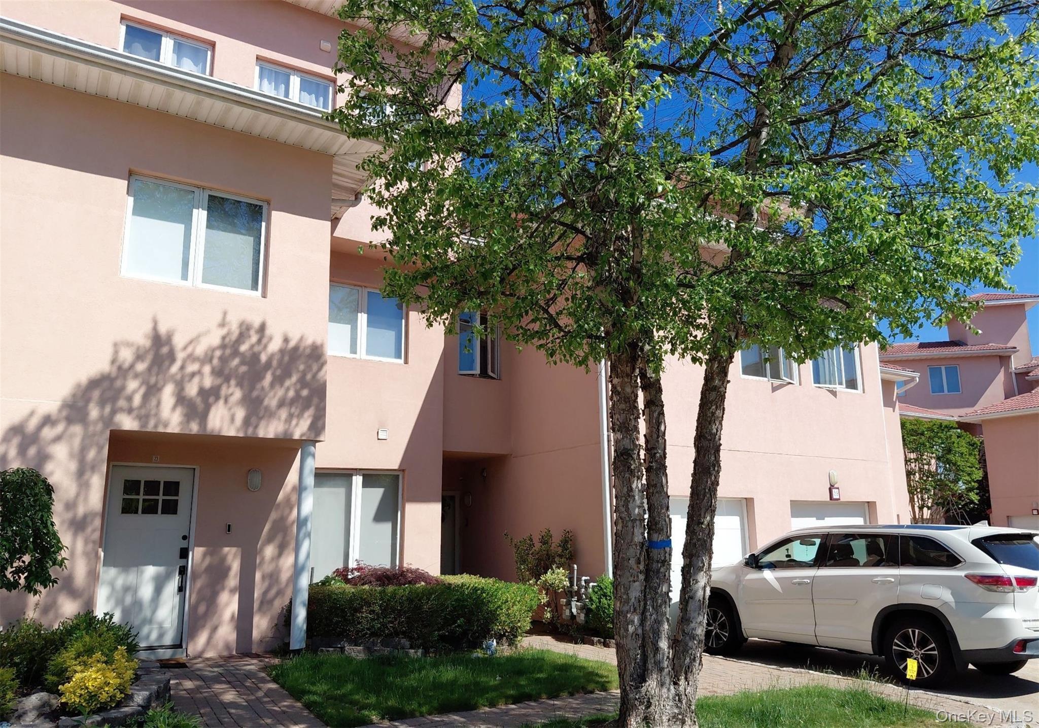 57 Harbour Court, Staten Island NY 10308