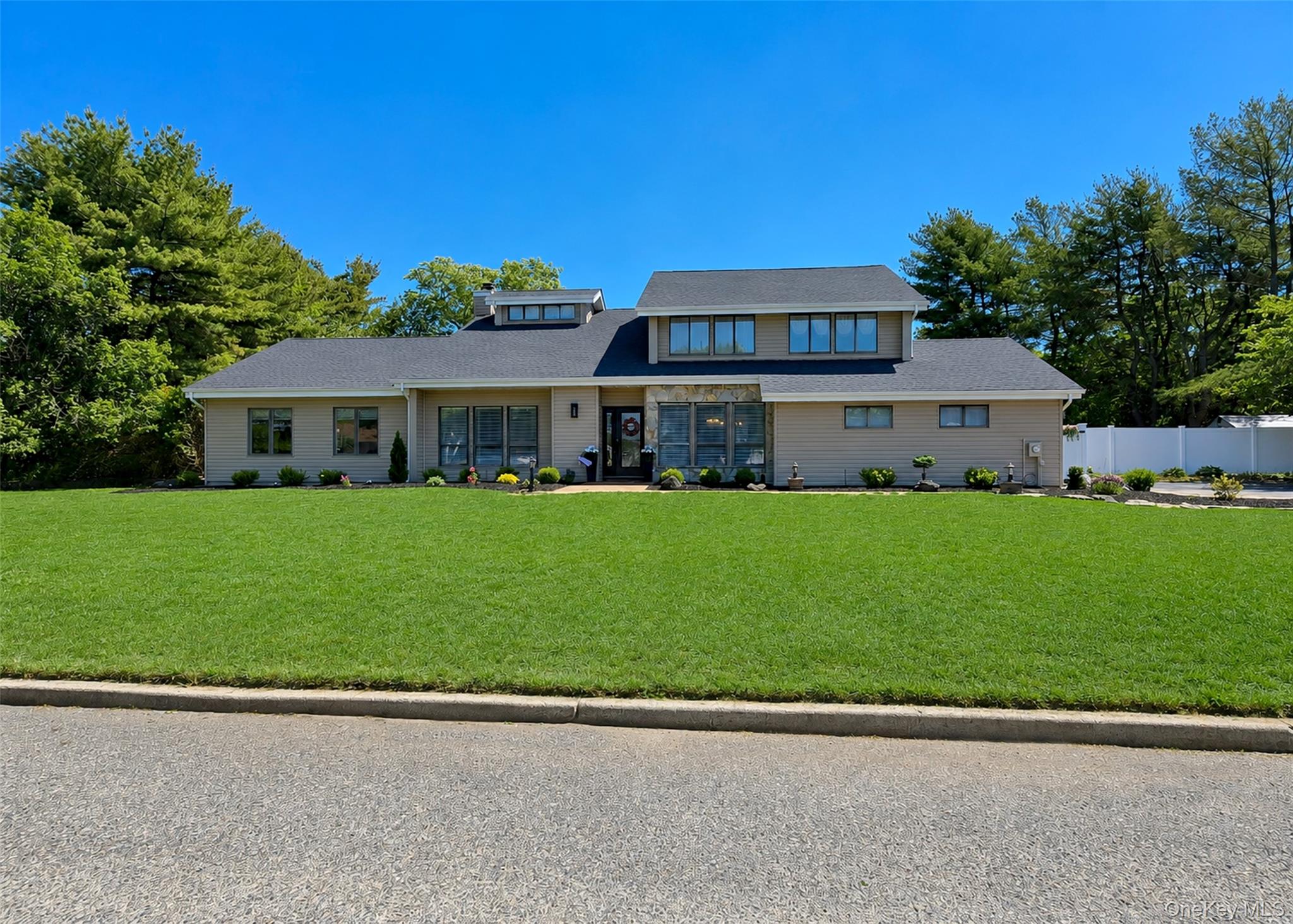 25 Vineyard Way, Mount Sinai NY 11766