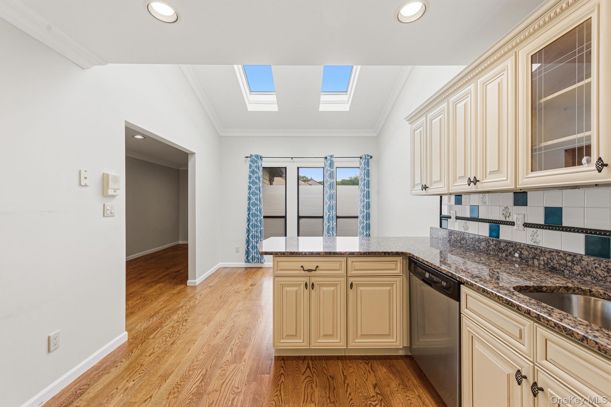 19 The Circle Unit 19, Glen Head NY 11545