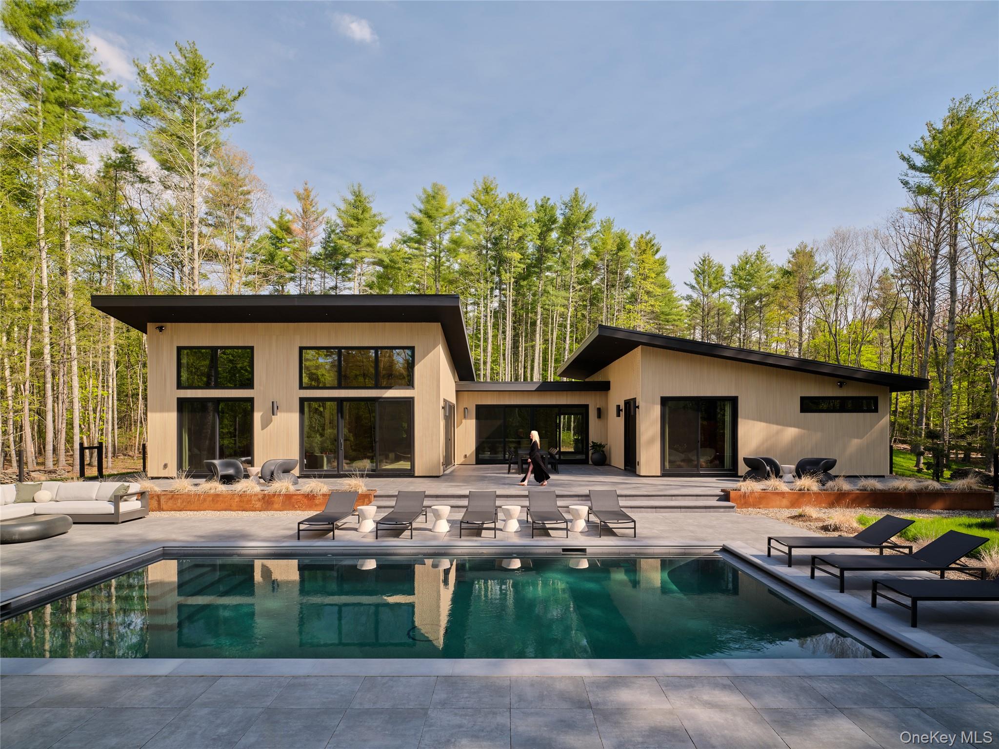 2 Stonecreek Road, Woodstock NY 12498