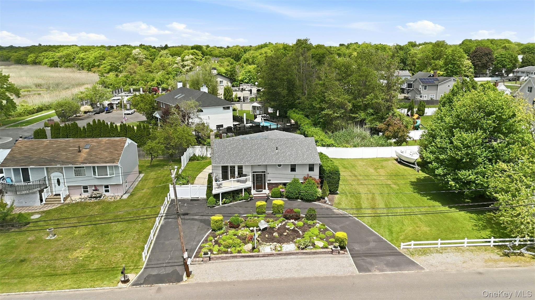 661 Shore Drive, Oakdale NY 11769
