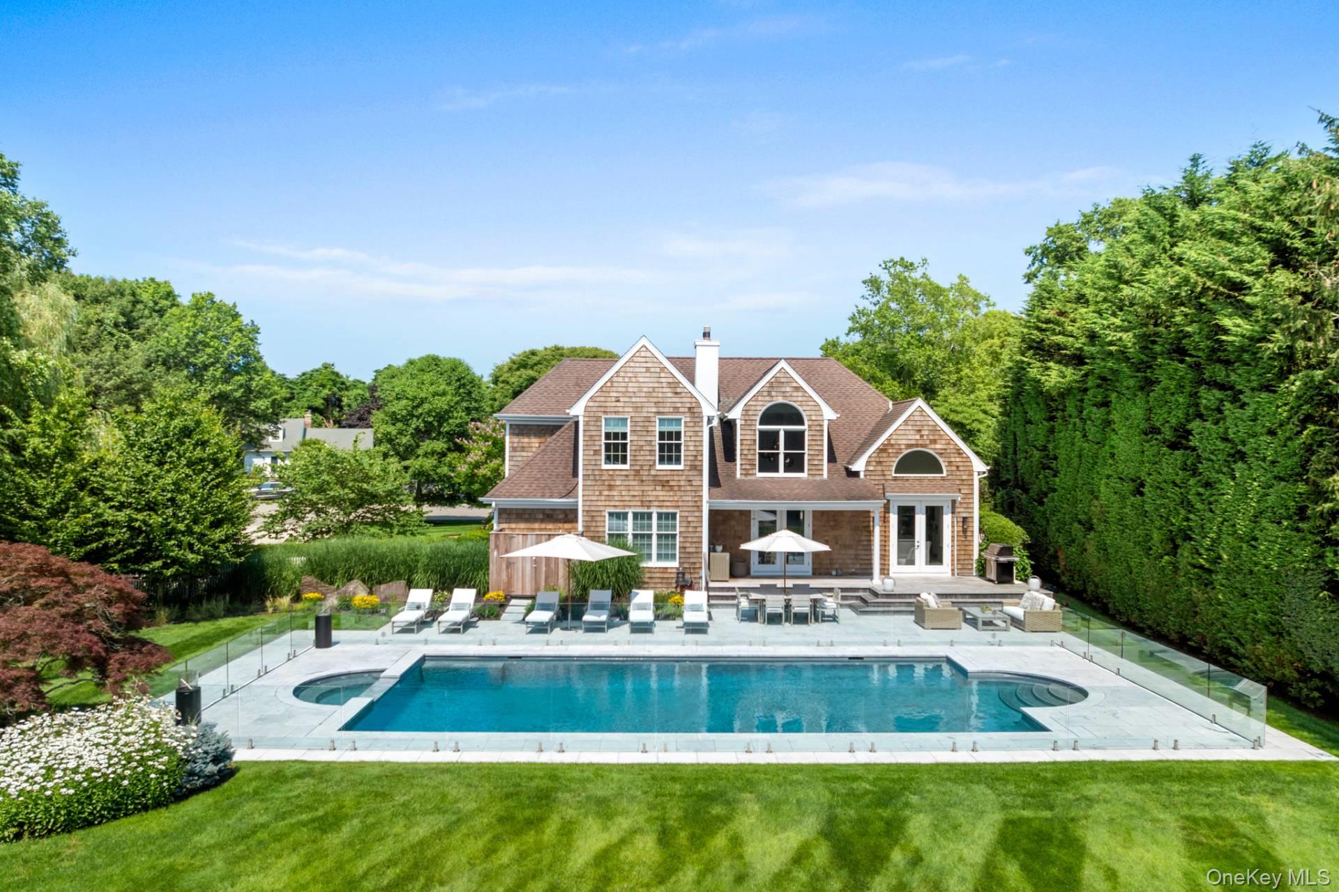 39 Aberdeen Lane, Southampton NY 11968