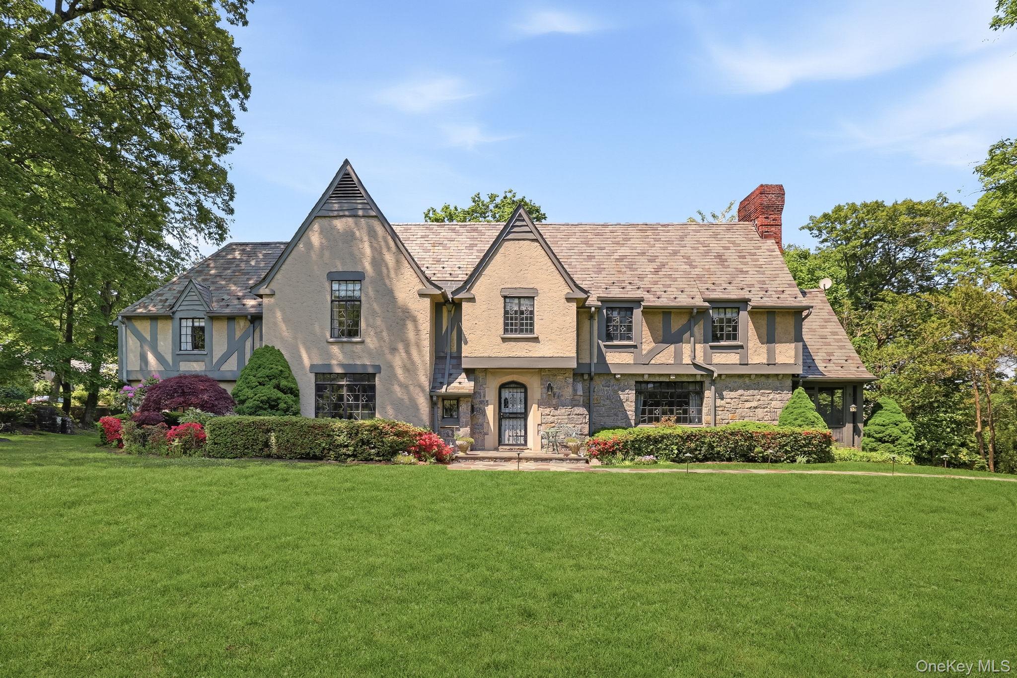 14 Overhill Road, New Rochelle NY 10804