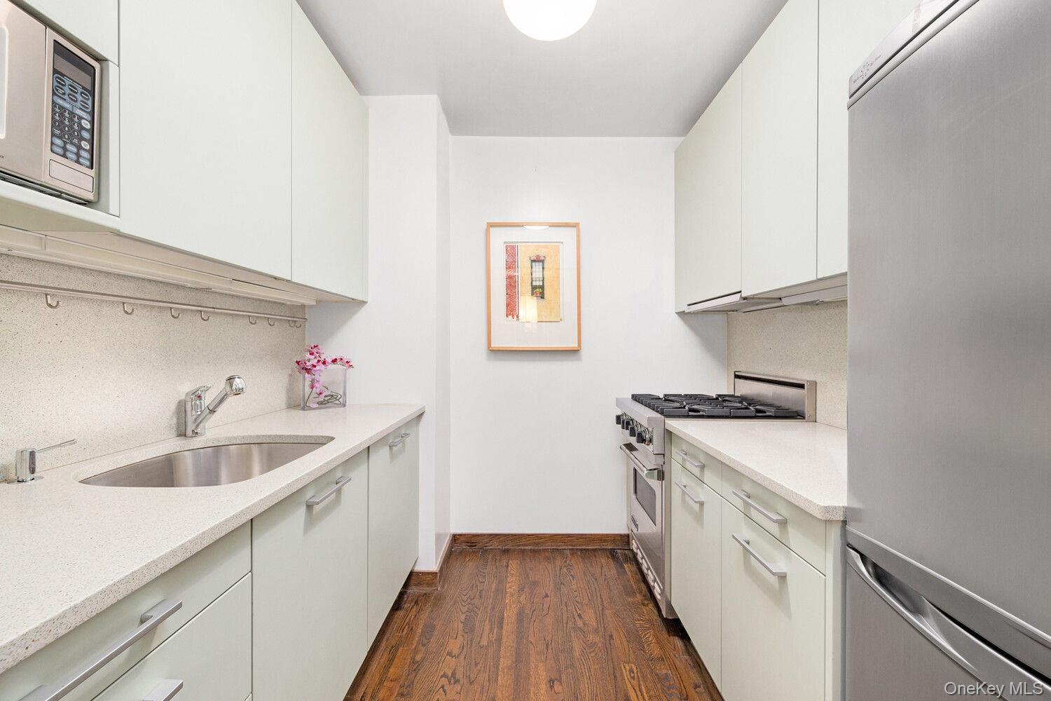 250 MERCER Street Unit B1602, Manhattan NY 10012