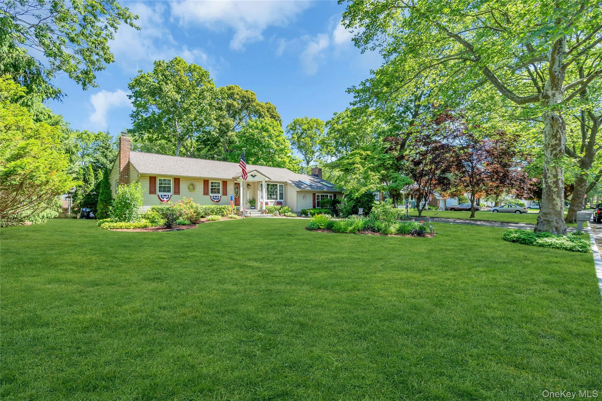 25 Del Place, Hauppauge NY 11788