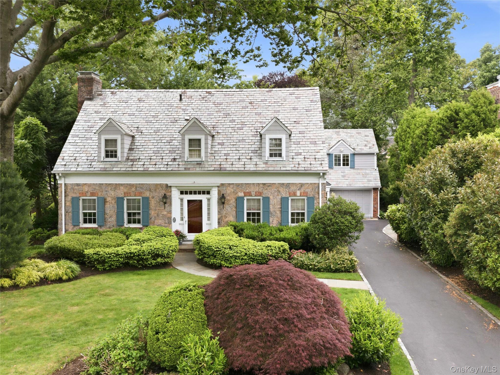61 Mason Drive, Manhasset NY 11030