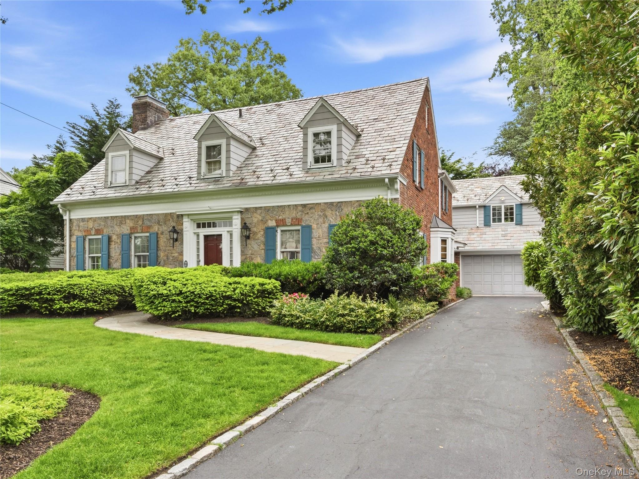 61 Mason Drive, Manhasset NY 11030