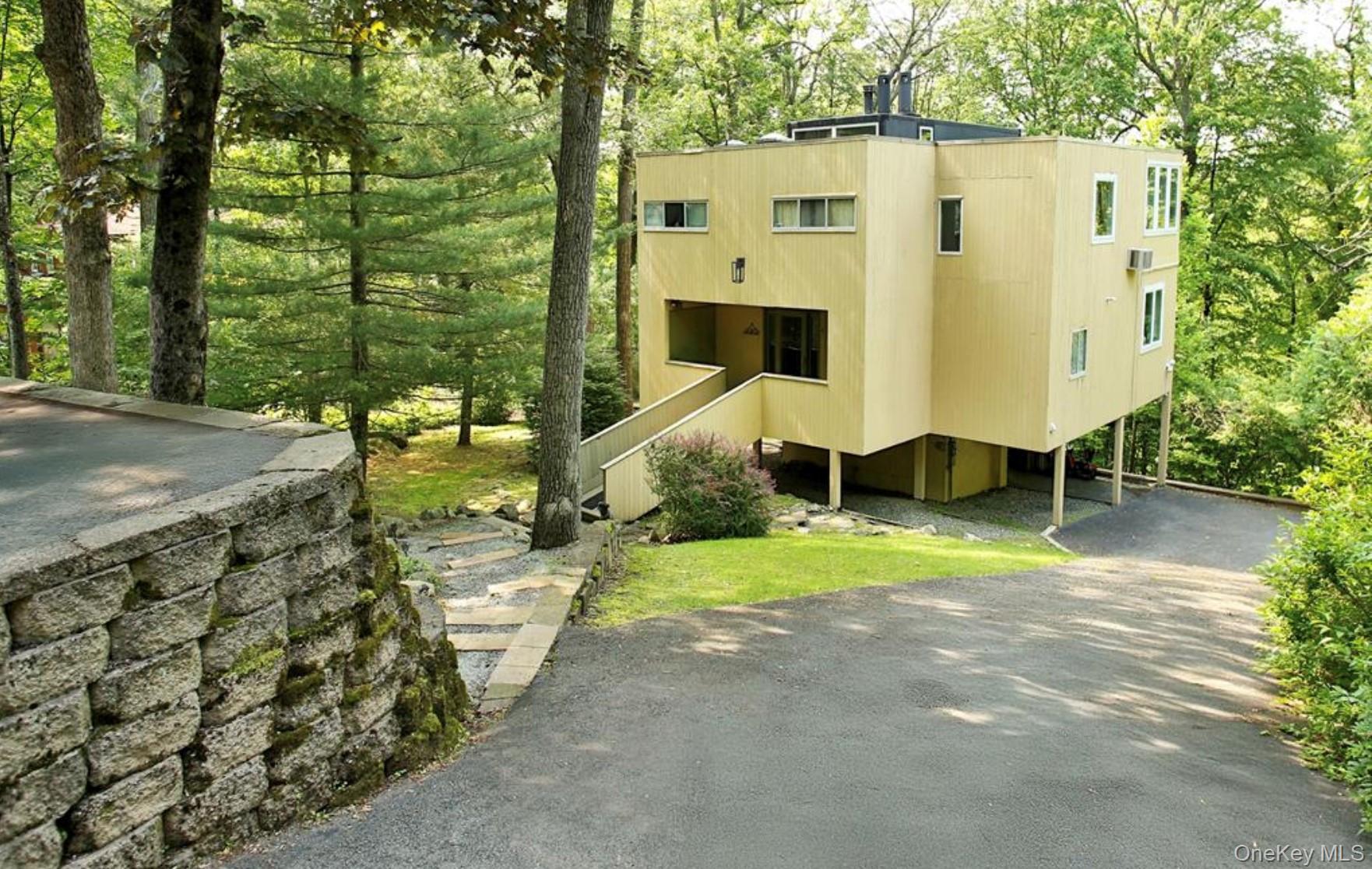 162 Fawn Hill Road, Tuxedo Park NY 10987